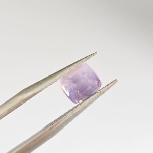 Espinela Milky corte Cushion 1.25ct