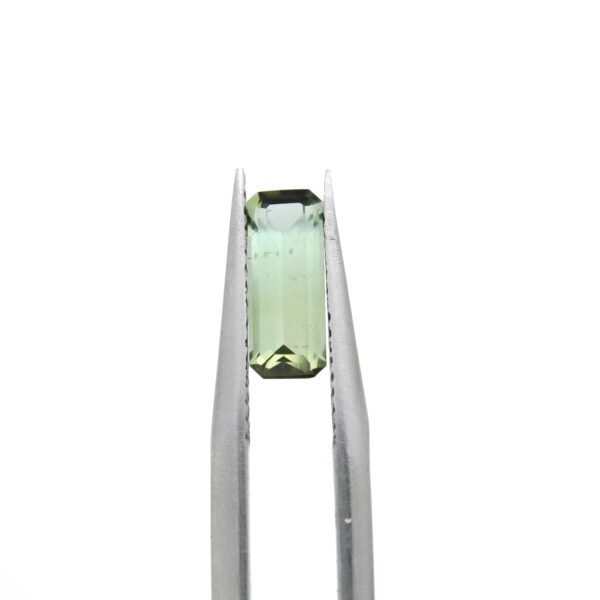 Turmalina Verde oscuro corte Esmeralda 1.12ct