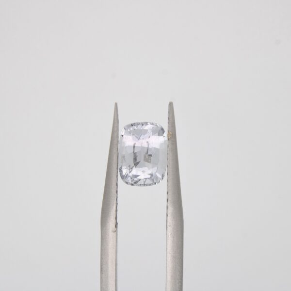 Zafiro Gris Cristal corte Cushion 1.40 ct