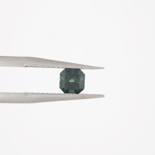 Zafiro Bicolor corte Esmeralda 0.56 ct