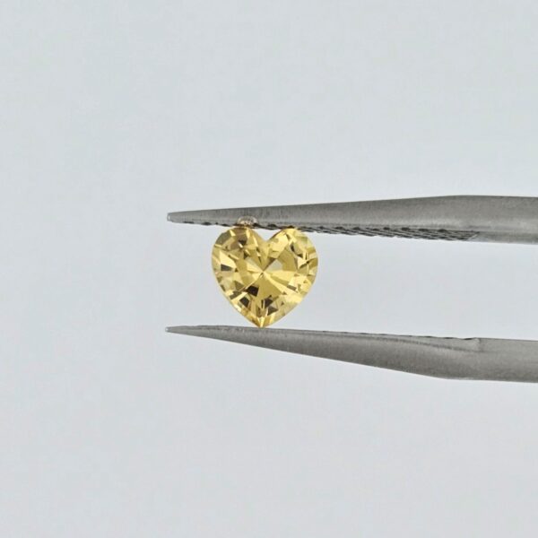 Zafiro Amarillo corte Corazón 0.46 ct