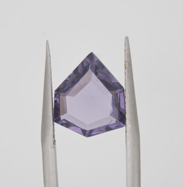 Zafiro Morado corte Freeform 3.38 ct