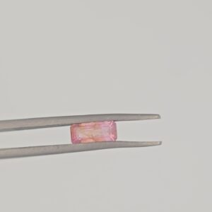 Zafiro Milky Bicolor corte Esmeralda 0.64ct