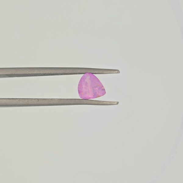 Zafiro Milky Bicolor corte Trillante 0.57ct