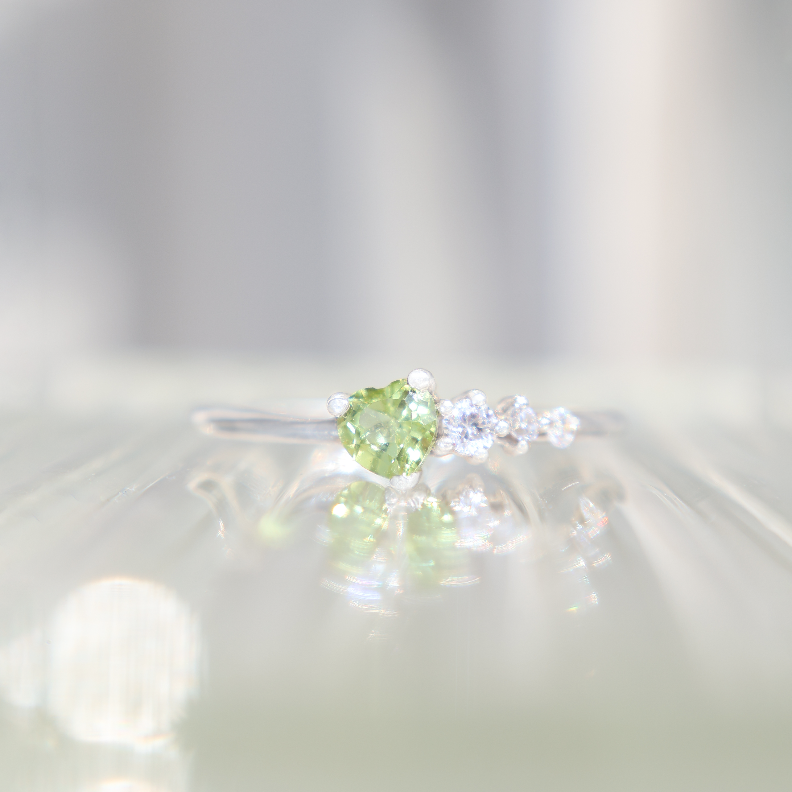 Anillo Corazón Fugaz Peridoto * Plata Talla 6.5