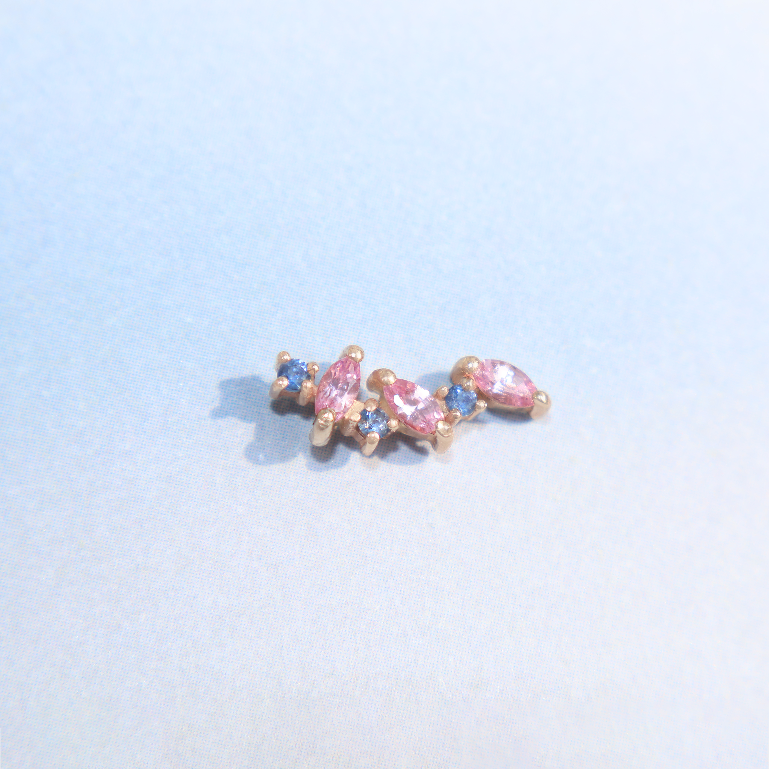 Flat Back Baby Fresia Zafiros Rosa y Azul * Oro Amarillo 14k