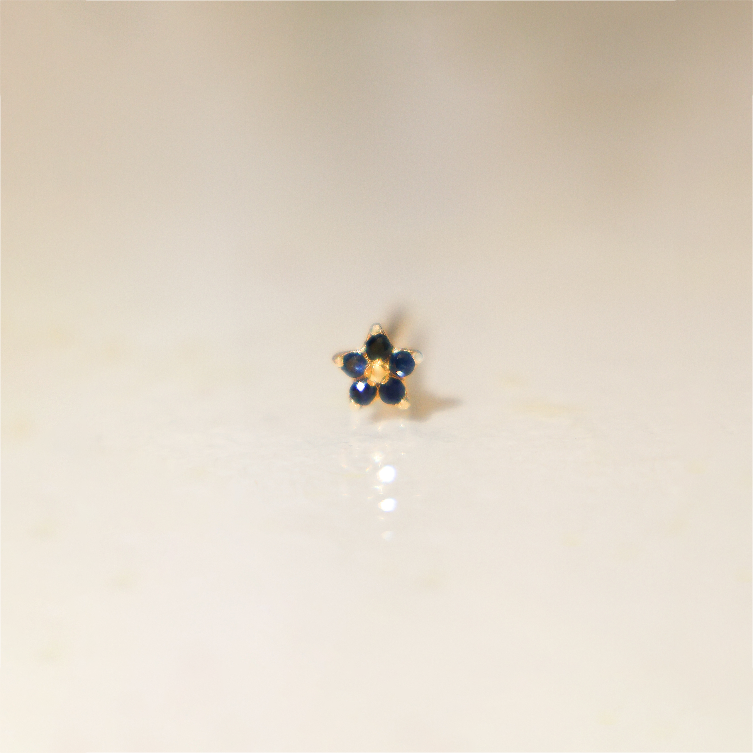 Piercing Delta Zafiro Azul * Oro Amarillo 14k