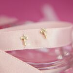 Flat Back Cruz mini con Diamante * Oro Amarillo 14k