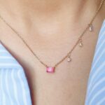 Collar Amelie Turmalina Bubblegum Pink con 3 charms * Oro Amarillo 14k